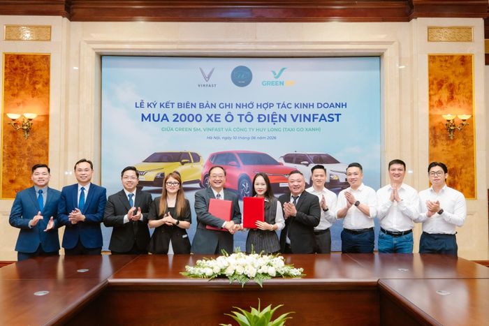 Đại diện Green SM và Công ty Huy Long tại lễ ký kết mở rộng hợp tác.