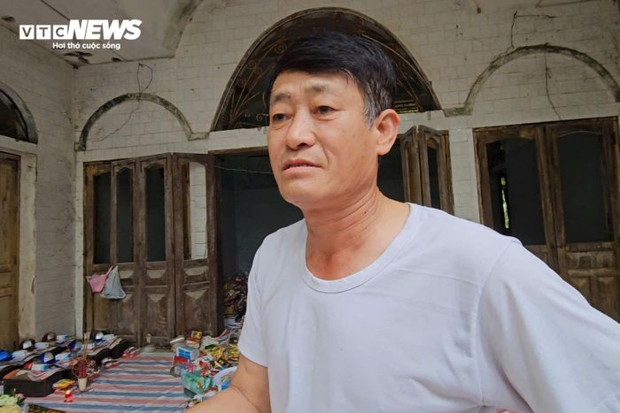 Ông Đỗ Văn Hạnh, người phụ trách công tác tìm kiếm và di chuyển các tiểu quách tại khu nhà tang lễ cũ thuộc cơ sở cũ của Bệnh viện Sản Nhi Ninh Bình.