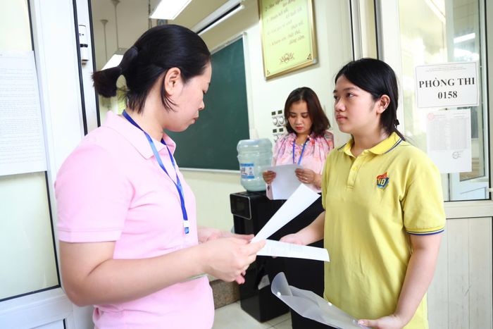 Thí sinh lưu ý vật dụng cấm mang vào phòng thi tốt nghiệp THPT năm 2026. Ảnh: CTV