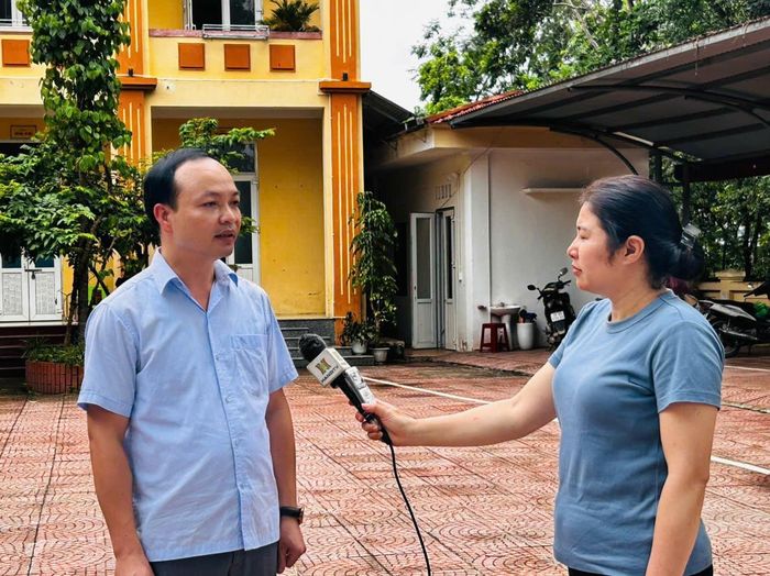 Phó Chủ tịch UBND xã Đoài Phương Trần Anh Tuấn trả lời phỏng vấn Cơ quan Báo và PTTH Hà Nội. Ảnh: Trần Hằng