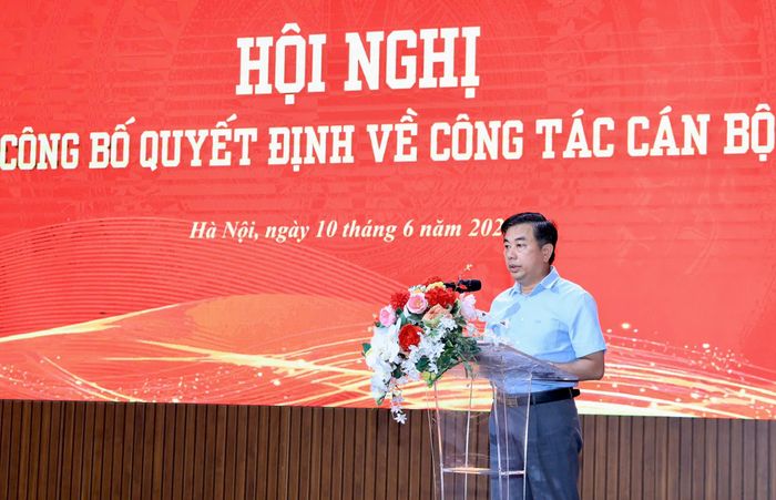 Phó Giám đốc Cơ quan Báo và Phát thanh, Truyền hình Hà Nội Nguyễn Minh Đức phát biểu tại hội nghị. Ảnh: Quang Thái