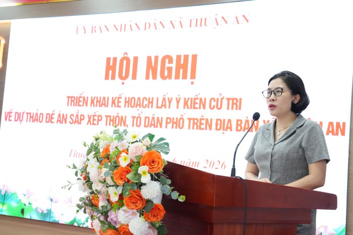 Phó Chủ tịch UBND xã Thuận An Nguyễn Thanh Hương phát biểu tại hội nghị. Ảnh: Vân Thư