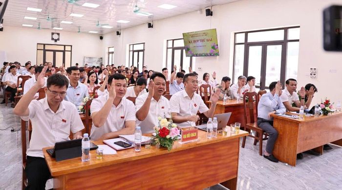Các đại biểu dự họp biểu quyết thông qua nhiều nghị quyết quan trọng. Ảnh: Huy Nguyện