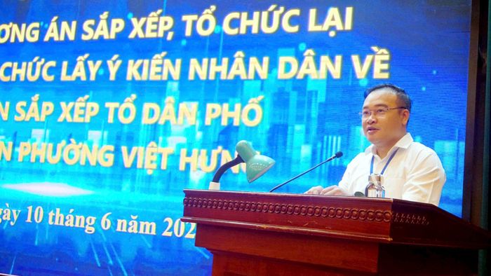 Chủ tịch UBND phường Việt Hưng Vũ Xuân Trường phát biểu ý kiến tại hội nghị. Ảnh: B.Duy