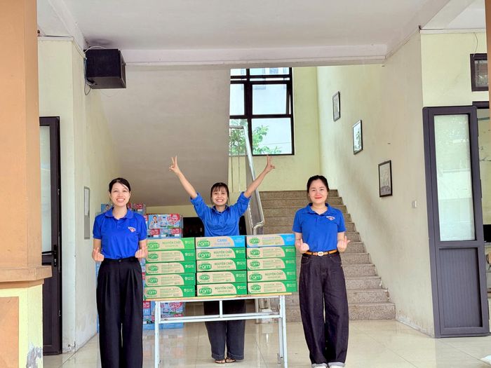 Lực lượng thanh niên tình nguyện xã Quảng Bị đã sẵn sàng tiếp sức cho kỳ thi. Ảnh: MK