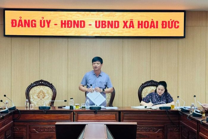Chủ tịch UBND xã Hoài Đức Nguyễn Huy Hoàng phát biểu tại hội nghị. Ảnh: ĐH