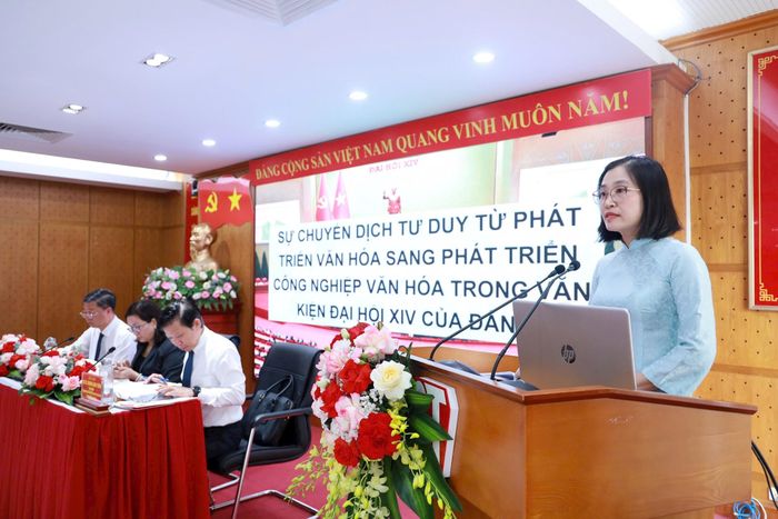 Đại biểu tham luận tại hội thảo. Ảnh: M.Chi