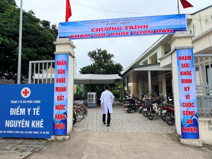 Trạm Y tế xã Phúc Thịnh tổ chức khám bệnh miễn phí cho người khuyết tật. Ảnh: Thanh Hà