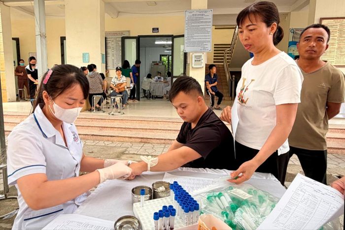 Xã Phúc Thịnh mời khoảng 800 người tham gia khám sức khỏe. Ảnh: Thanh Hà