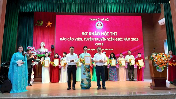 Thí sinh Nguyễn Thị Lịch (Trung tâm Dịch vụ tổng hợp xã An Khánh) giành giải Nhất hội thi. Ảnh: AK