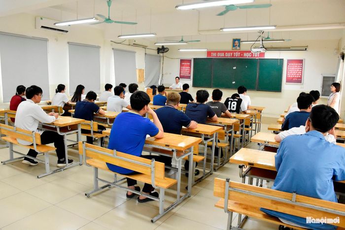 Thí sinh học quy chế thi, nghe phổ biến các quy định liên quan đến kỳ thi tốt nghiệp trung học phổ thông năm 2026.