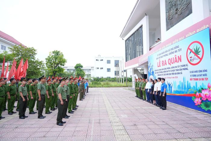 Ban Chỉ đạo phòng, chống ma túy xã Phù Đổng tổ chức lễ ra quân hưởng ứng Tháng hành động phòng, chống ma túy. Ảnh: N.Sơn