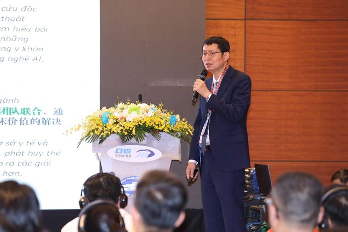 Ông Peng Tao, Phó giám đốc Bệnh viện Đại học Y khoa Quảng Tây. Ảnh: Hoàng Hiệp