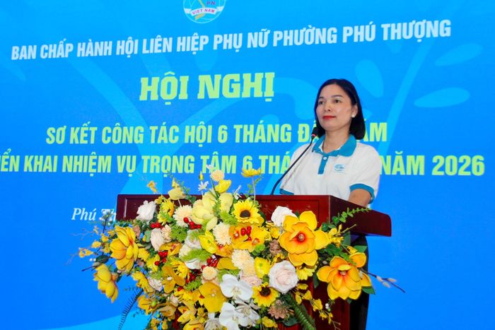 Chủ tịch Hội LHPN phường Phú Thượng Đỗ Thị Phương Lân phát biểu. Ảnh: Hoàng Vũ