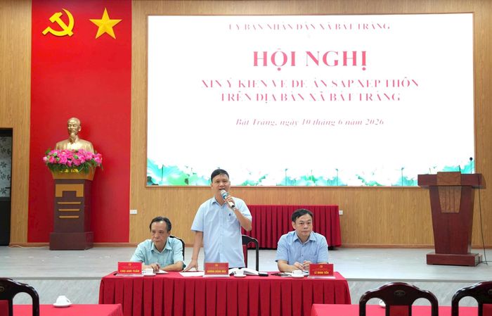 Phó Chủ tịch UBND xã Bát Tràng Dương Đăng Hòa phát biểu tại hội nghị. Ảnh: Phương Lộc