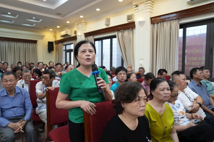 Tại hội nghị, các ý kiến đại diện cho tổ dân phố cơ bản thống nhất, đồng thuận với chủ trương của thành phố và Đề án sắp xếp tổ dân phố của phường. Ảnh: An Quyên.