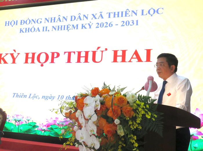 Bí thư Đảng ủy, Chủ tịch HĐND xã Phạm Xuân Toàn phát biểu bế mạc kỳ họp. Ảnh: Tú Linh