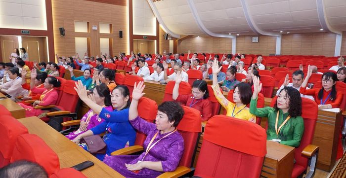 Đại biểu biểu quyết tại Đại hội