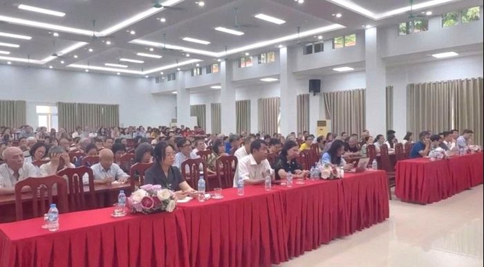 Phường Hồng Hà giao ban công tác quý II với cán bộ cơ sở. Ảnh: PV