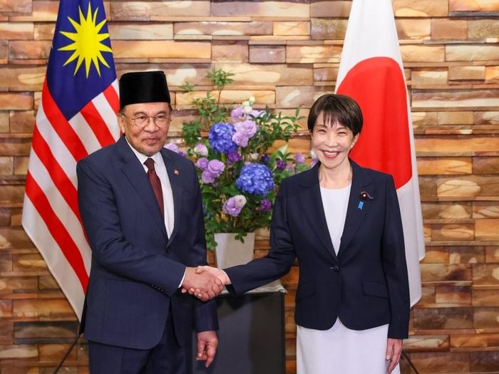 Thủ tướng Malaysia Anwar Ibrahim (trái) đang có chuyến công tác Nhật Bản tham dự Diễn đàn Nikkei. Ảnh: Bộ Ngoại giao Nhật Bản