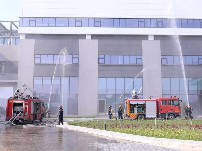Diễn tập phương án phòng cháy, chữa cháy tại Công ty TNHH Công nghệ MITAC. Ảnh: PV