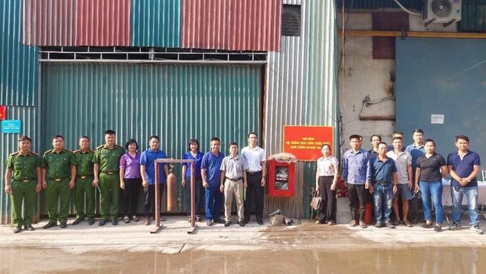 Ra mắt mô hình “Hệ thống máy bơm chữa cháy Cụm công nghiệp Đại Tự”. Ảnh: PC07