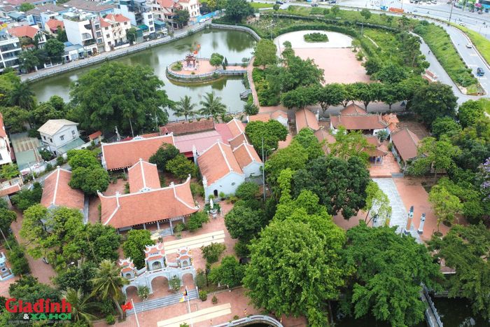 Cụm di tích lịch sử - văn hóa cấp Quốc gia gồm Đình Phúc Xá và Chùa Phúc Xá.