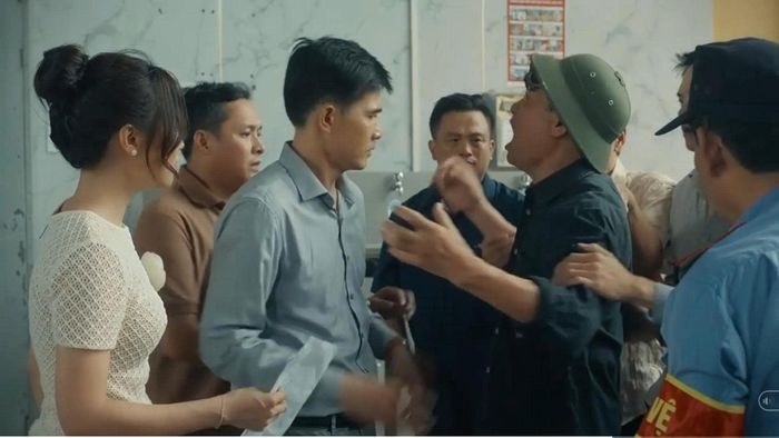 Sinh bị đổ lỗi là nguyên nhân khiến cho Thành vì bị đuổi việc mà tự tử. Ảnh VTV