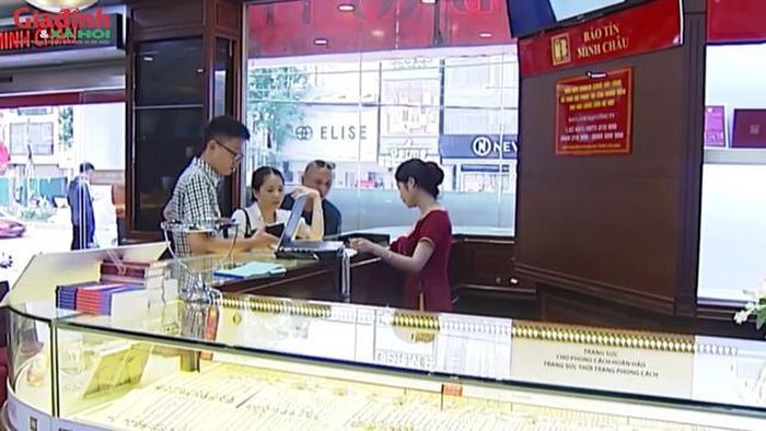 Không chỉ thị trường vàng, giá bạc hôm nay ngày 10/6 tiếp tục giảm sâu, xuống vùng 67 triệu đồng/kg.
