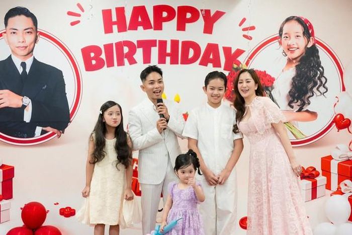 Phan Hiển là một trong những vận động viên dancesport xuất sắc của Việt Nam, được nhiều khán giả biết đến nhờ tài năng, sự nỗ lực và những thành tích đáng tự hào trên đấu trường trong nước cũng như quốc tế. Với niềm đam mê dành cho nghệ thuật khiêu vũ thể thao, anh đã không ngừng rèn luyện để khẳng định vị trí của mình trong làng dancesport Việt Nam.