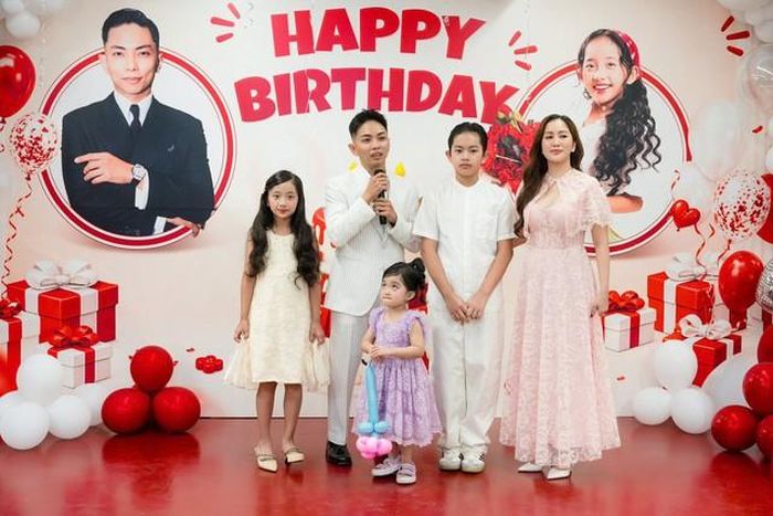 Với tài năng và sự cống hiến không ngừng, Phan Hiển đã trở thành một trong những gương mặt tiêu biểu của thể thao Việt Nam. Những thành công mà anh đạt được không chỉ là niềm tự hào của cá nhân mà còn góp phần thúc đẩy sự phát triển của bộ môn dancesport tại Việt Nam.