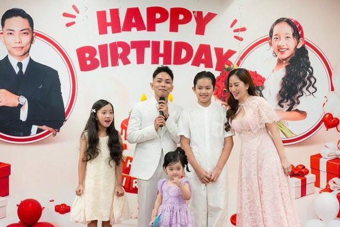 Trong suốt sự nghiệp, Phan Hiển đã giành được nhiều huy chương và danh hiệu quan trọng, góp phần đưa dancesport Việt Nam đến gần hơn với bạn bè quốc tế. Những bước nhảy uyển chuyển, kỹ thuật điêu luyện cùng tinh thần thi đấu chuyên nghiệp đã giúp anh ghi dấu ấn trong lòng người hâm mộ.