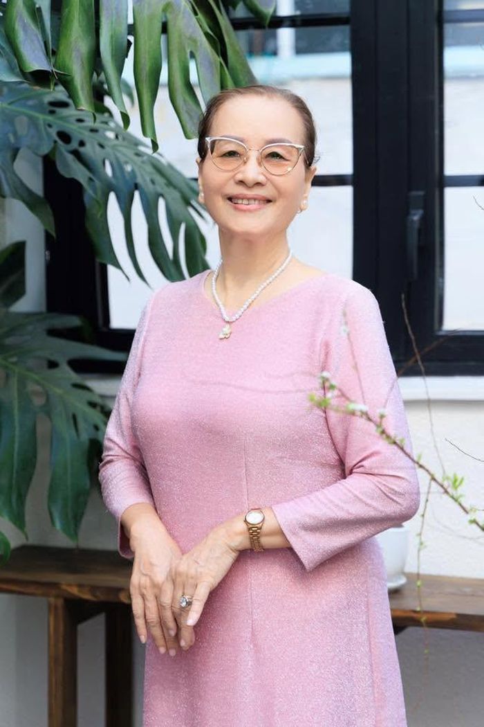 Mẹ ruột Khánh Thi chụp ảnh hồi đầu năm 2026.