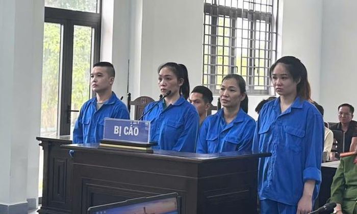 Các bị cáo tại phiên tòa. Ảnh: N.M.