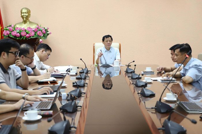 Quang cảnh cuộc họp.