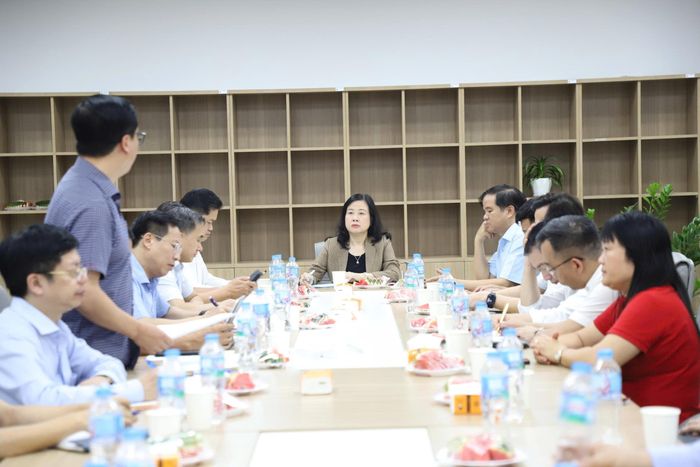 Quang cảnh buổi làm việc.