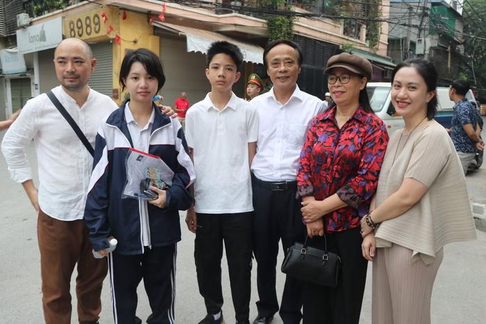 Phùng Diệu Châu - học sinh Trường THPT Quang Trung dự thi tại điểm thi THCS Nguyễn Trường Tộ (Hà Nội).