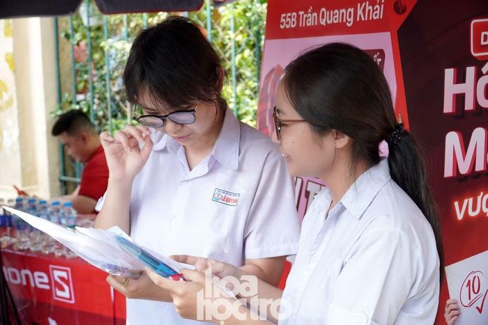 Bạn Khánh Thi và bạn Anh Thư.