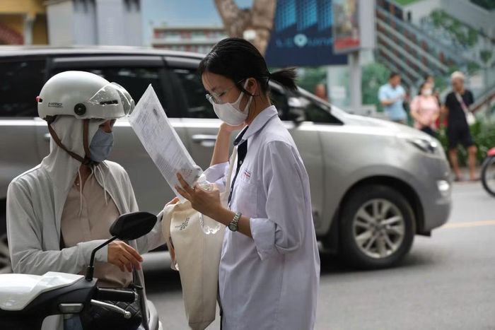 Thí sinh đi thi tốt nghiệp THPT ngày 11/6.
