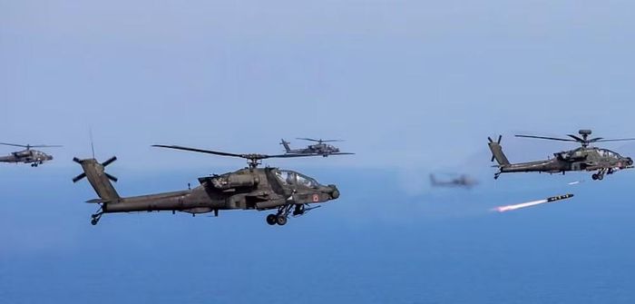 Máy bay có tốc độ tối đa 293 km/h, tầm hoạt động 476 km và được trang bị pháo tự động M230 cỡ 30 mm, tên lửa chống tăng AGM-114 Hellfire cùng tên lửa không đối không AIM-92 Stinger.