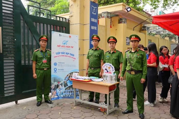Đồng thời, tăng cường công tác tuần tra, kiểm soát, phòng ngừa các hành vi vi phạm pháp luật, bảo đảm an ninh, an toàn tuyệt đối cho kỳ thi.