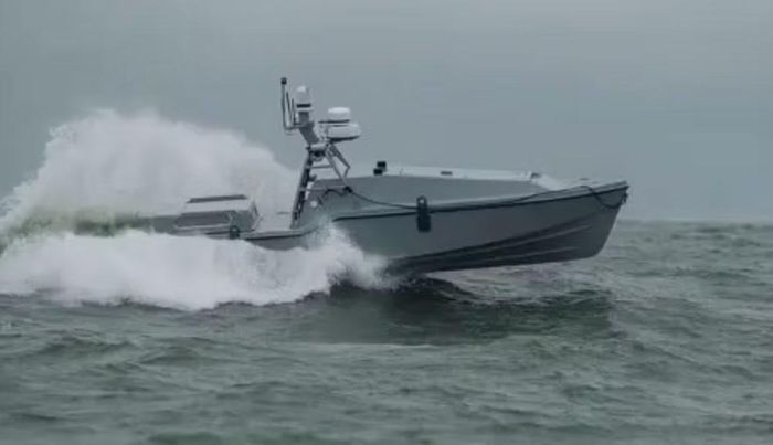 Nhờ sử dụng hệ thống liên lạc dự phòng và năng lực nhận thức thụ động, Corsair có thể "tự động phát hiện, theo dõi, bám sát và ngăn chặn mục tiêu trong môi trường tranh chấp và bị chặn liên lạc".