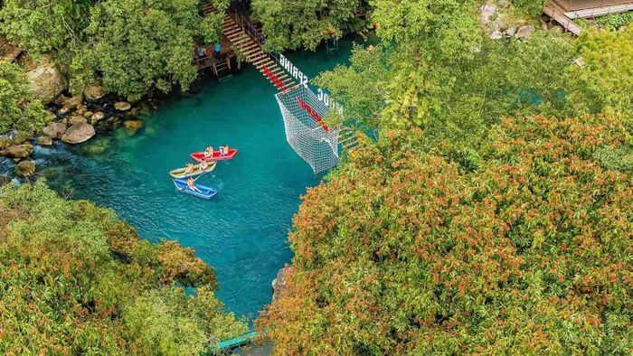 Phong Nha được đánh giá là điểm đến lý tưởng cho những người muốn hòa mình vào thiên nhiên, tái tạo năng lượng và tìm kiếm các trải nghiệm ngoài trời. Ảnh: Jungle Boss