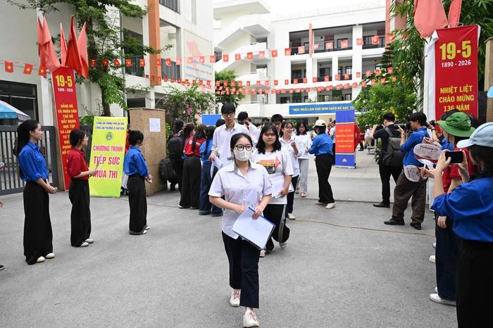Thí sinh sau khi hoàn thành bài thi môn Ngữ văn tốt nghiệp THPT 2026.