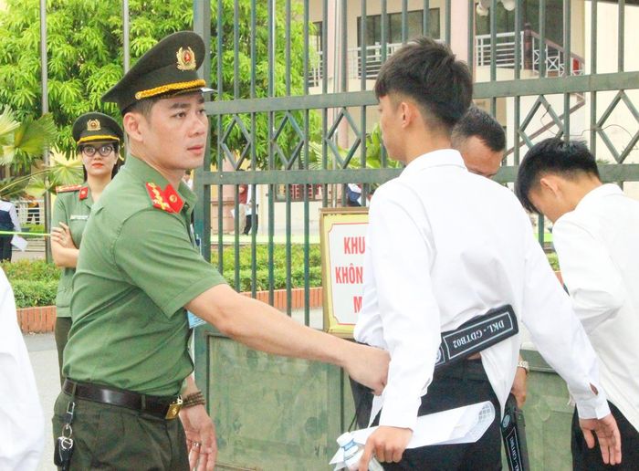 Việc lần đầu tiên triển khai máy quét an ninh tại 100% điểm thi không chỉ thể hiện sự chủ động của Hà Tĩnh trong phòng chống gian lận công nghệ cao mà còn góp phần củng cố niềm tin về một kỳ thi nghiêm túc, minh bạch và công bằng cho mọi thí sinh.