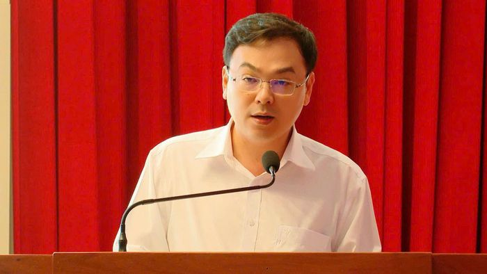  Ông Nguyễn Tấn Lập, Phó Bí thư Đảng ủy, Chủ tịch UBND phường Tân Uyên phát biểu tại buổi lễ. Ảnh: XUÂN MINH 