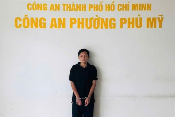 Lê Văn Hoàn (32 tuổi, ngụ xã Long Phước, TP Đồng Nai) tại cơ quan công an. Ảnh: CA