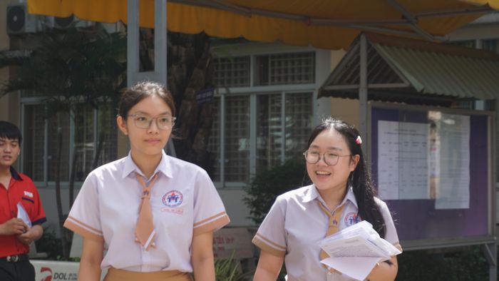  Đề ngữ văn được thí sinh đánh giá vừa sức, mang tính thời sự. Ảnh: NGUYỄN QUYÊN 