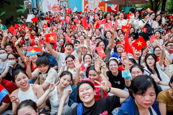 Dự kiến sáng 28-6, khoảng 5.000 người sẽ tham gia chương trình đi bộ đồng hành nhằm kỷ niệm 50 năm Ngày TP Sài Gòn - Gia Định chính thức vinh dự mang tên Chủ tịch Hồ Chí Minh. Ảnh: NGUYỆT NHI