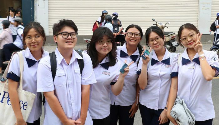 Đề Toán không đánh đố, thí sinh tự tin lấy điểm giỏi. Ảnh: TT